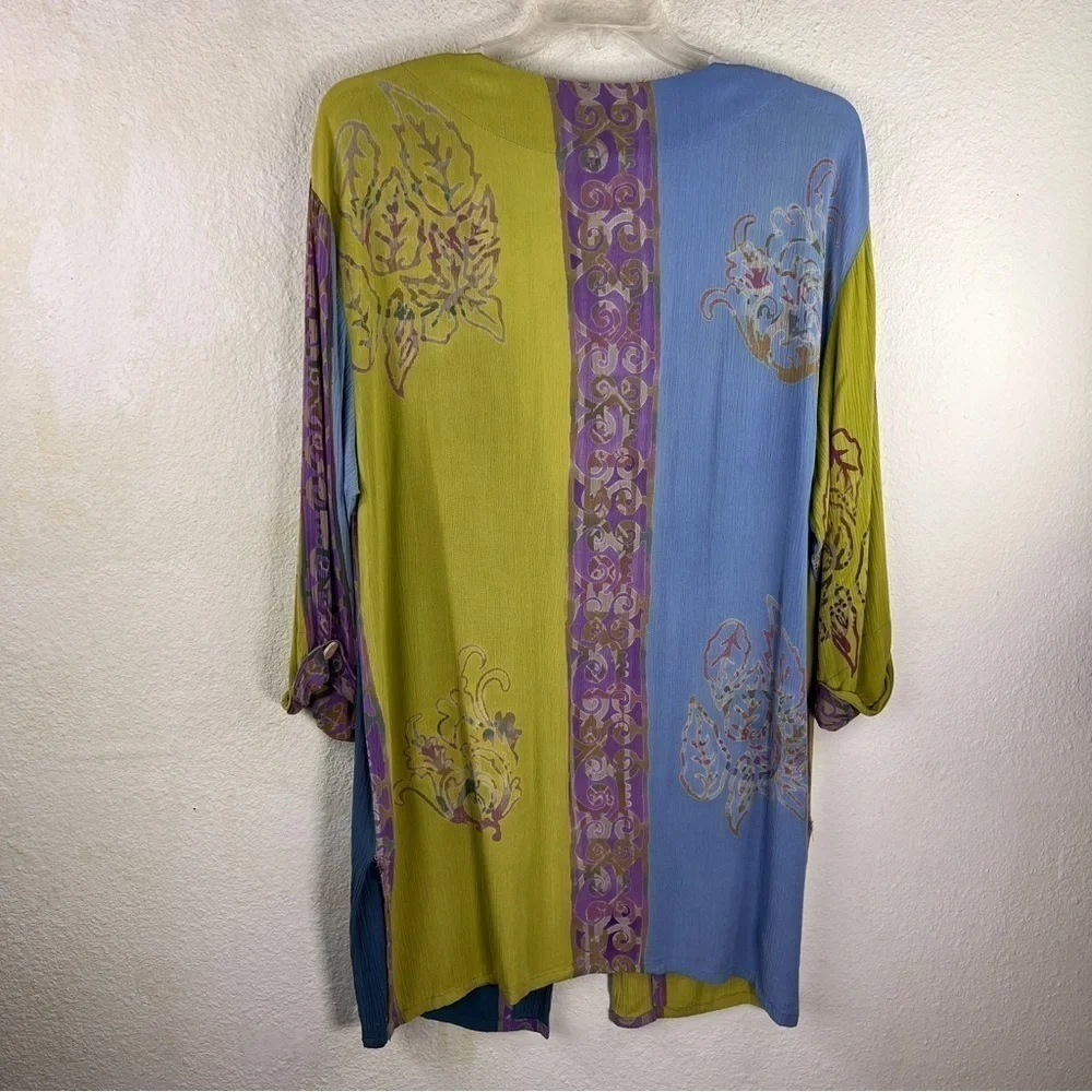 SOFT SURROUNDINGS Multi-colored Duster/Wrap. Size XL. One button closure.